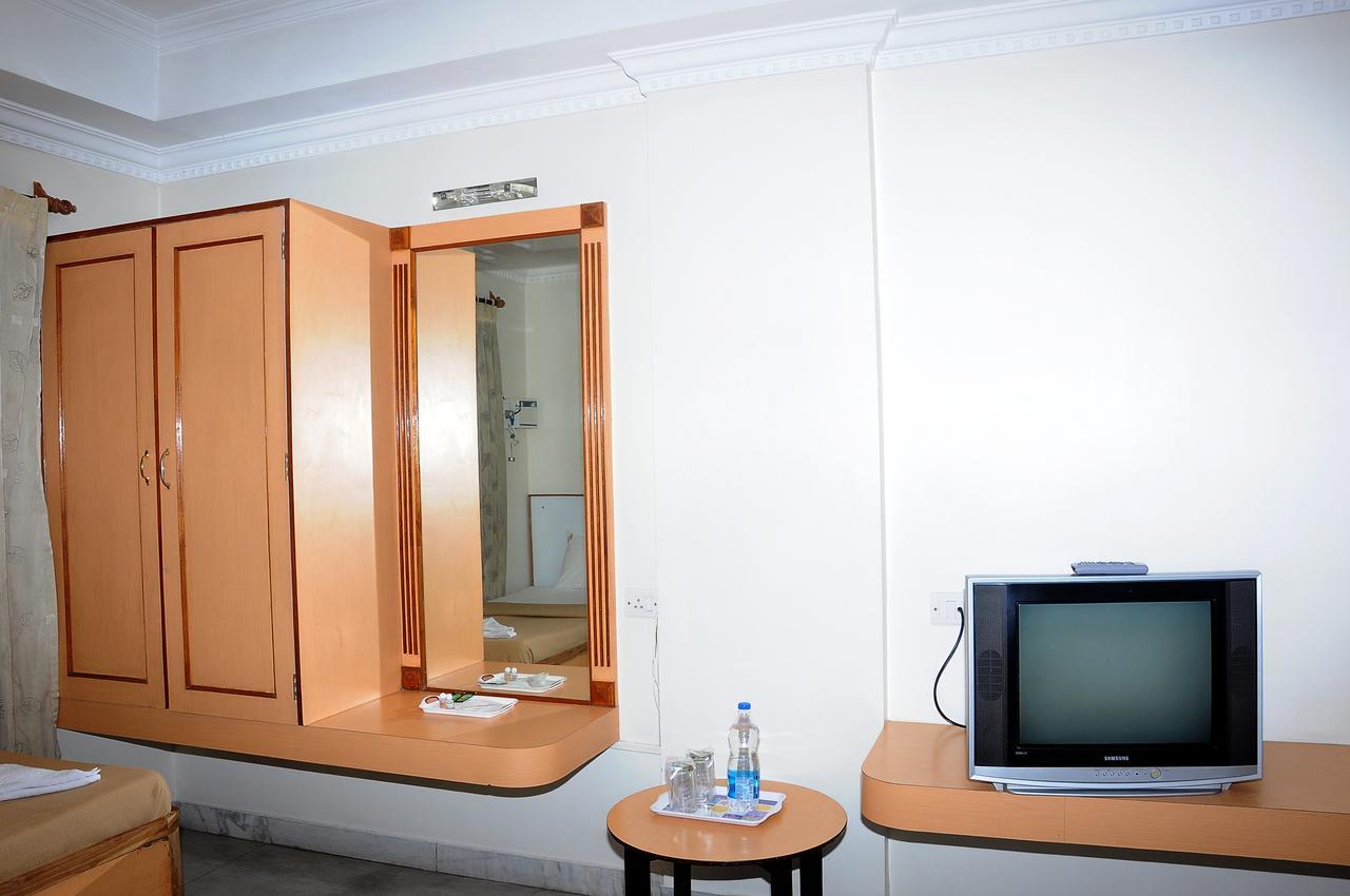 Hotel Annamalai Tiruchirappalli Bagian luar foto