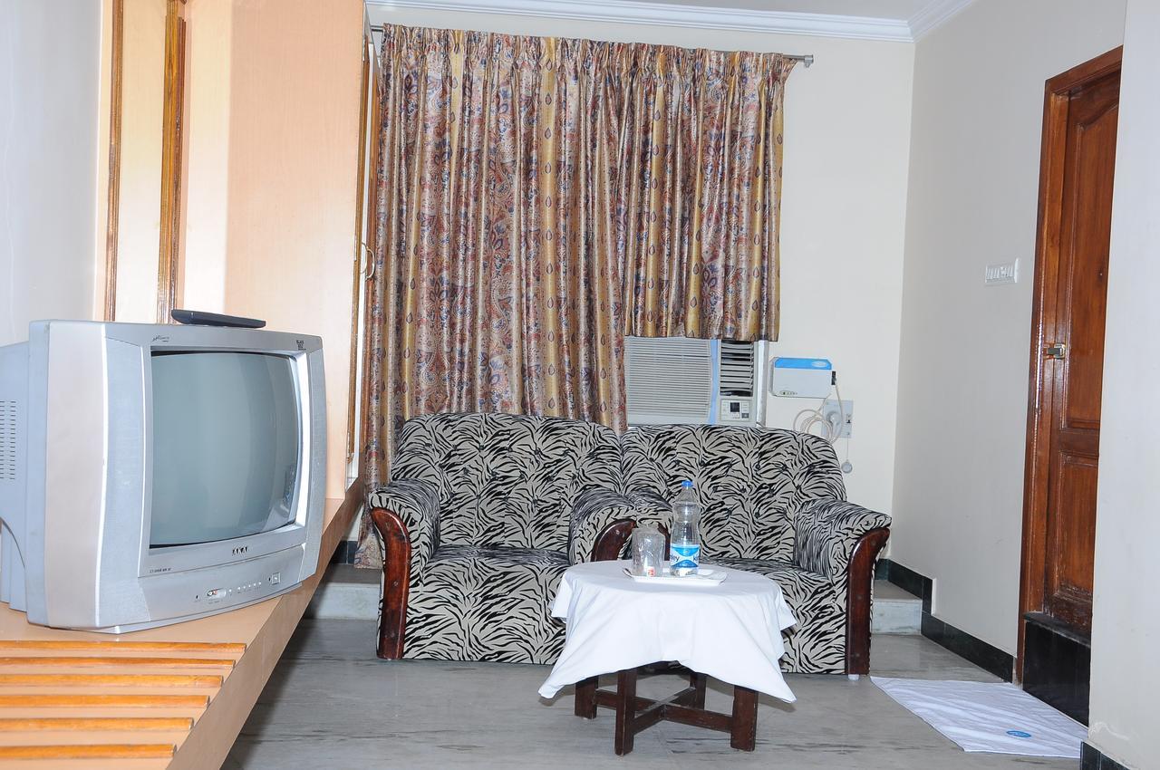 Hotel Annamalai Tiruchirappalli Bagian luar foto