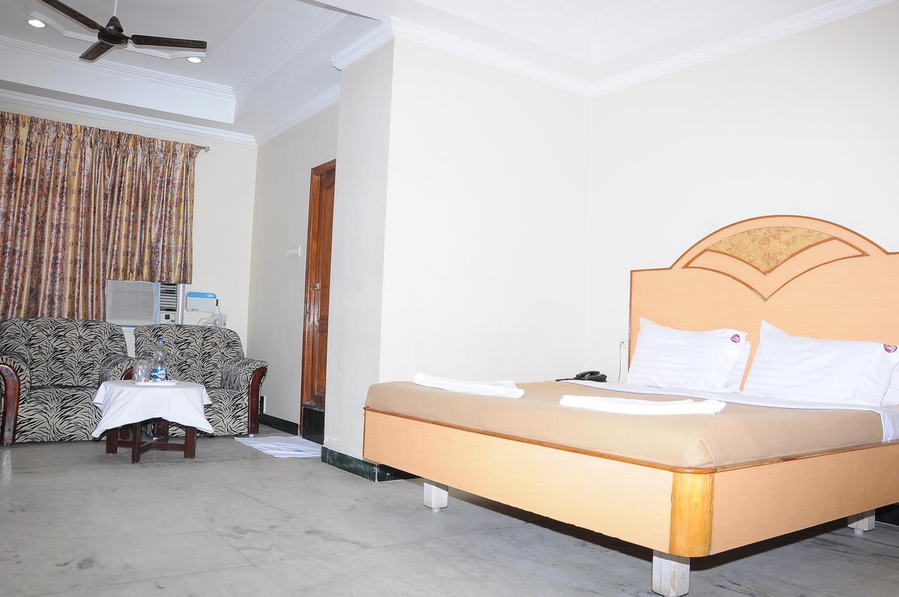 Hotel Annamalai Tiruchirappalli Bagian luar foto