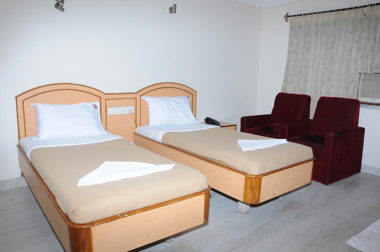 Hotel Annamalai Tiruchirappalli Bagian luar foto